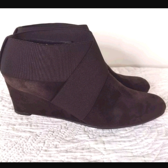 Stuart Weitzman Coban Suede Wedge Stretch Booties In Brown Size 6.5 - Picture 3 of 9